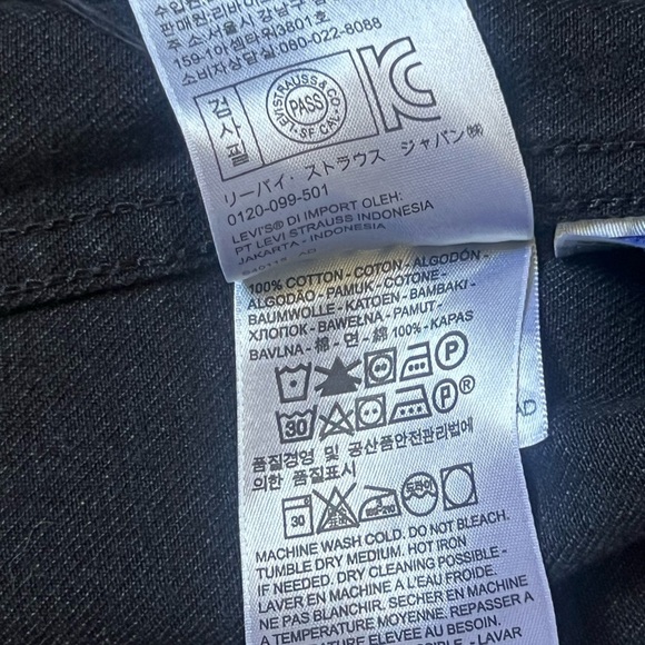 Levi's Altered Cropped Women's Black Jean Jacket - Picture 5 of 5